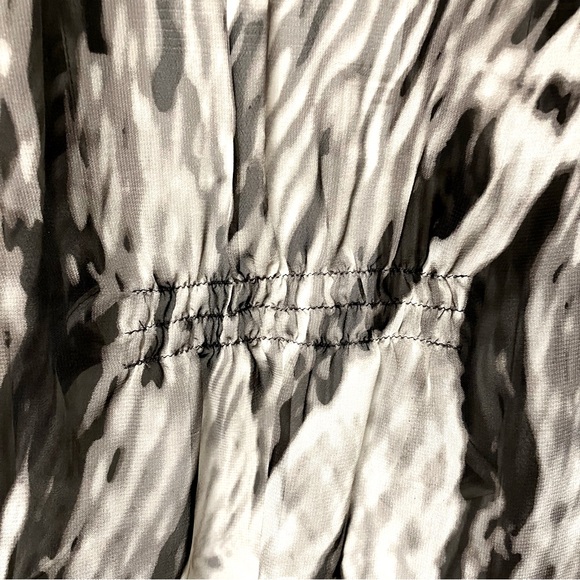 ⭐️2/$20⭐️ Flowy, semi-sheer black, grey & white shrug, Reitmans, women's size XL - Picture 4 of 6